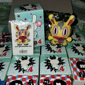 Kidrobot Dunny Series 4 Gary Baseman Figure 3" Yellow Vinyl NIB 2007 Opened Box
